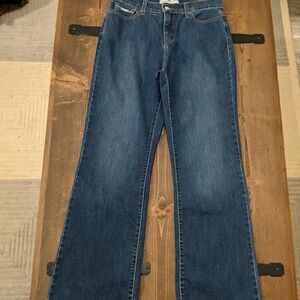 Levi’s perfectly slimming 512 bootcut high rise 10